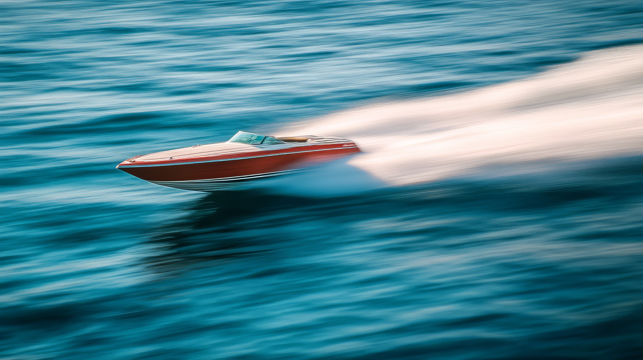 Er du fyldt 15 år, kan du allerede nu tage speedbådskørekort gennem Kerteminde Ungdomsskole 🚤
Så er du klar til at komme på vandet, så snart du fylder 16 år.
Kurset afholdes søndag d. 31. maj fra kl. 9-15 og koster 1250 kr.
Kursets forløb:
* Teoriundervisning, som foregår online og skal gennemføres på forhånd
* Praktisk del, hvor du lærer at sejle båden
* Teoriprøve
* Sejlprøve
Tilmeld dig på kertemindeungdomsskole.dk, hvor du også kan læse mere om speedbådskørekortet.
OBS: Vi tilbyder kun speedbådskørekort én gang om året, så sørg for at få dig tilmeldt 😎
