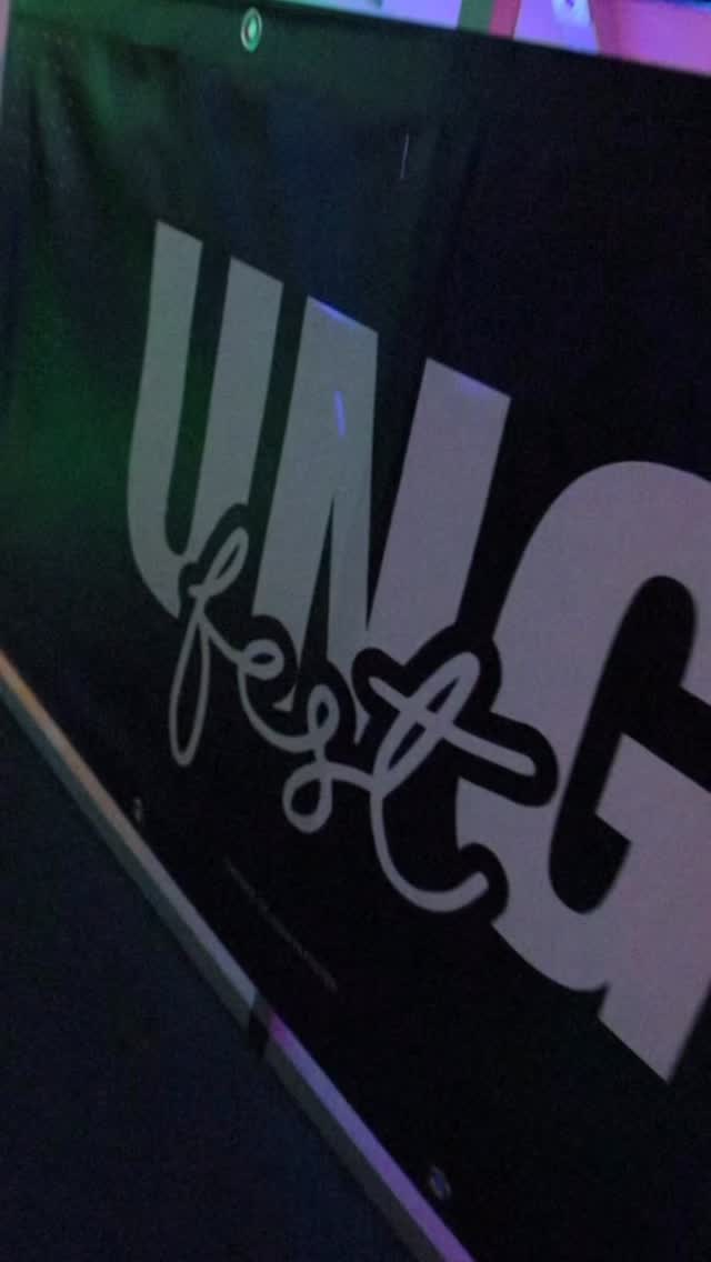 Sidste fredag gik det ned hos @kertemindeungdomsskole ⚡️
Et kæmpe brag af en Ungfest med musik, aktiviteter, myselfie, rodeotyr og meget mere 🔥
👉 Fredagsstemningen på højeste niveau! 🎉
Her er der et glimt af Ungfesten ✨
#kertemindeungdomsskole #UNGFEST #2025 #Ungdomsfest