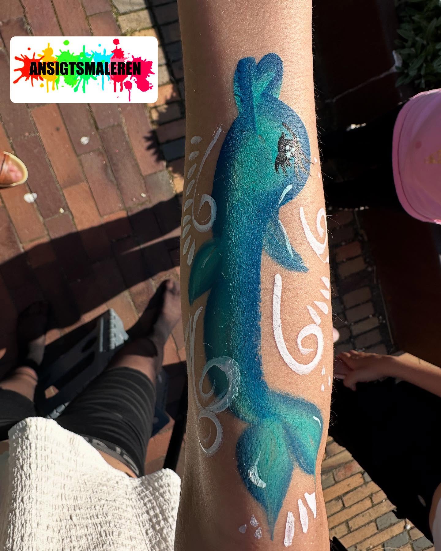 Veninde delfin 🐬 😍 og de kunne hoppe end over skiltet som en delfin hopper over vandet 🤩 det var helt vildt og se☀️ ………………………………………………………………
Du kan booke mig til din begivenhed via Ansigtsmaleren.dk eller på
mail: info@Ansigtsmaleren.dk
Sammen kan vi give børn og barnlige sjæle en uforglemmelig oplevelse 🎨
https://ansigtsmaleren.dk/
https://booking.setmore.com/scheduleappointment/33cac204-1618-4088-8552-63066875d3f1?lang=Danish
#ansigtsmaleren #ansigtsmaler #sminke #makeup #makeupartist #facepaint #bodyart #kropsmaling #makeupfun #børneglæde #gladebørn #BookTilDinBegivenhed #bookEnAnsigtsmaler #BookAnsigtsmaler #ansigtsmalinghitter #ansigtsmalerhit