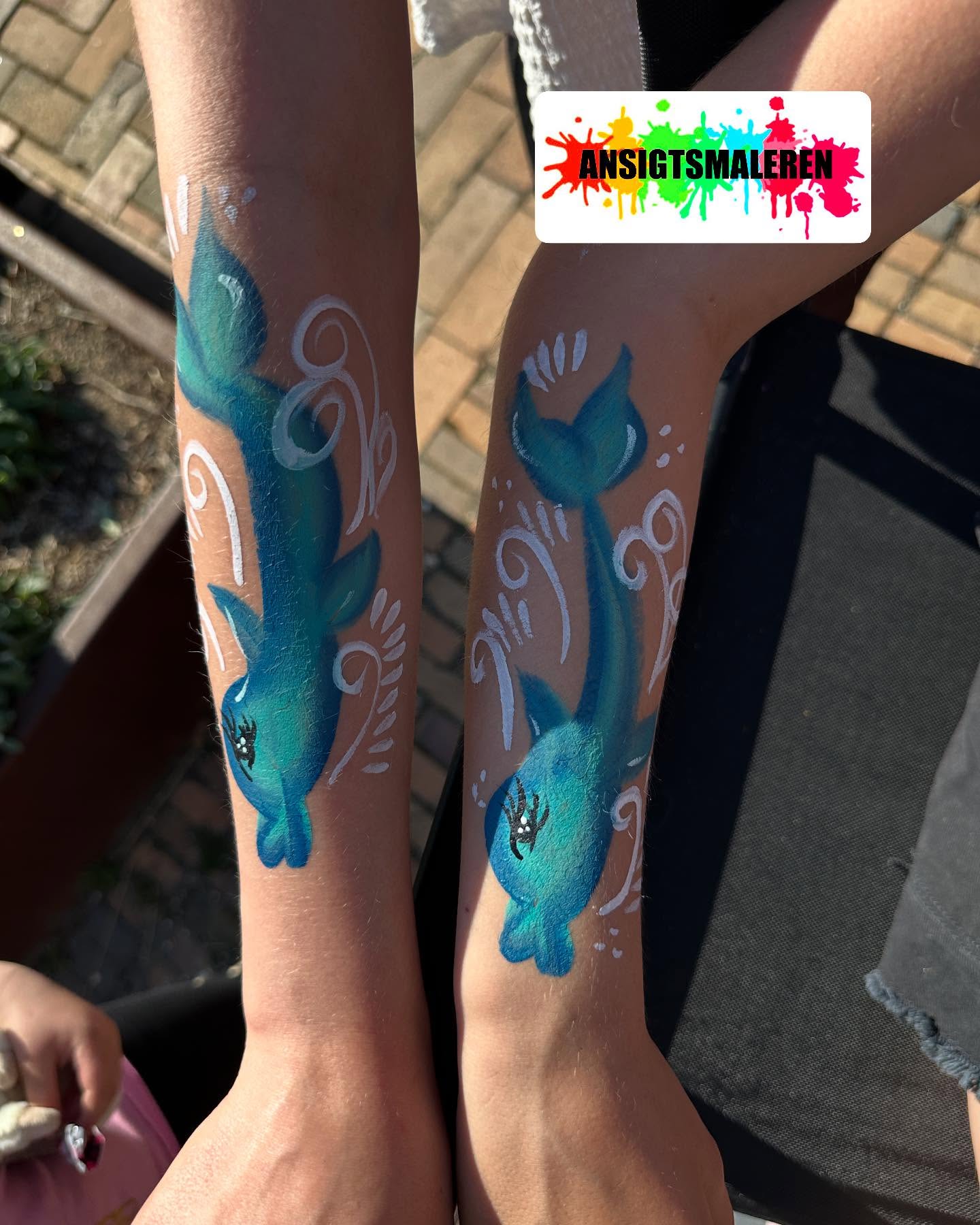 Veninde delfin 🐬 😍 og de kunne hoppe end over skiltet som en delfin hopper over vandet 🤩 det var helt vildt og se☀️ ………………………………………………………………
Du kan booke mig til din begivenhed via Ansigtsmaleren.dk eller på
mail: info@Ansigtsmaleren.dk
Sammen kan vi give børn og barnlige sjæle en uforglemmelig oplevelse 🎨
https://ansigtsmaleren.dk/
https://booking.setmore.com/scheduleappointment/33cac204-1618-4088-8552-63066875d3f1?lang=Danish
#ansigtsmaleren #ansigtsmaler #sminke #makeup #makeupartist #facepaint #bodyart #kropsmaling #makeupfun #børneglæde #gladebørn #BookTilDinBegivenhed #bookEnAnsigtsmaler #BookAnsigtsmaler #ansigtsmalinghitter #ansigtsmalerhit