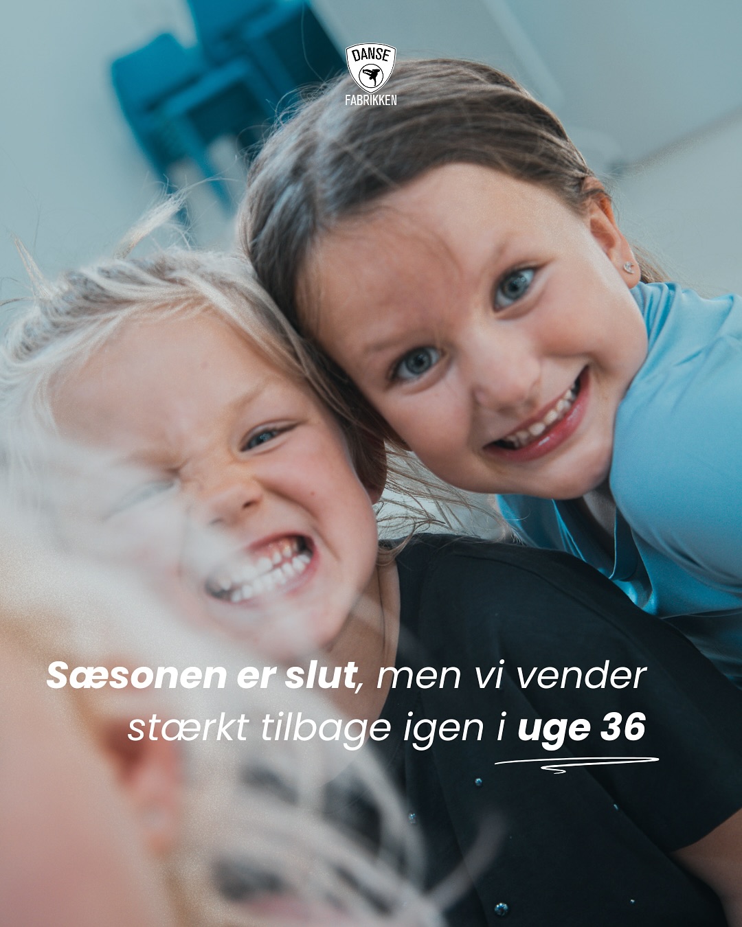 Sæsonen er slut, men vi vender stærkt tilbage i 𝘂𝗴𝗲 𝟯𝟲 🎉
Alle holdene på Dansefabrikken er nu gået på sommerferie, og vi vil gerne sige tusind tak for en fantastisk sæson – det har været en fornøjelse at danse med jer ⚡️
Her er et lille glimt fra den sidste undervisning med MGP & Break-holdet om onsdagen (7 år+) 📸
#Dansefabrikken #MGP #breakonsdag #danseskole #dansihorsens #tak #for #en #god #sæson