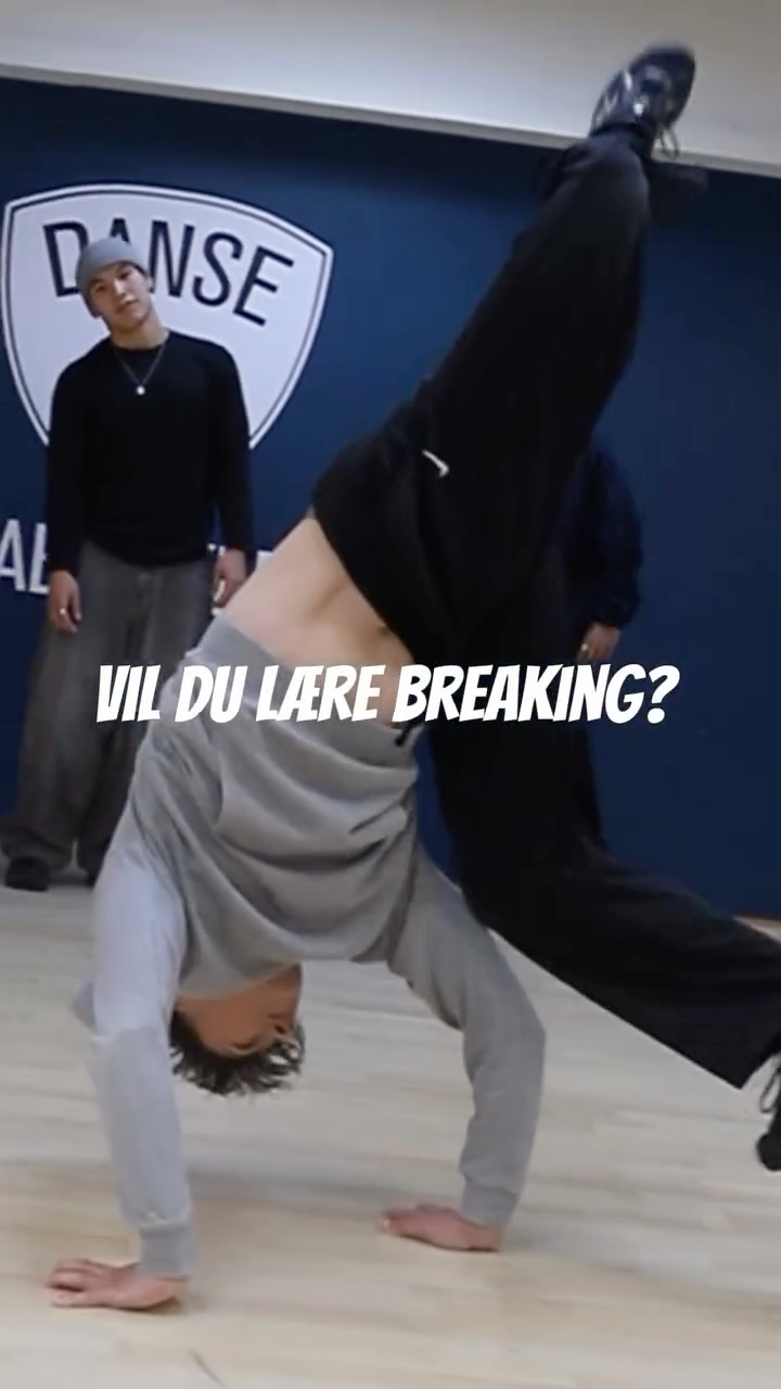 𝗩𝗜 𝗦𝗧𝗔𝗥𝗧𝗘𝗥 𝗜𝗚𝗘𝗡 𝗜 𝗨𝗚𝗘 𝟯𝟲! 🔥
Dansefabrikken er klar til endnu en sæson - og det håber vi, at du også er!
Her kan du se en oversigt over alle holdende: ⤵️
⚡️Mandag // Pele
Break 5-7 år kl. 16.20 - 17.10
⚡️Mandag // John
Break 7+ år kl. 17.20-18.20
⚡️Mandag // Thana
Break 7+ år kl. 17.05-18.00
Break Advice (øvet) kl. 18.05-18.30
🔥Fri træning for alle dansefabrikkens medlemmer & gæster hver mandag og onsdag kl. 18.30 - 20.30
Tilmeld dig en GRATIS prøvetime på dansefabrikken.dk
𝗟𝗜𝗡𝗞 𝗜 𝗕𝗜𝗢
@dansefabrikken 👈
#Dansefabrikken #Ungevent #danseskole #hiphop #breakdance #breaking #Horsens