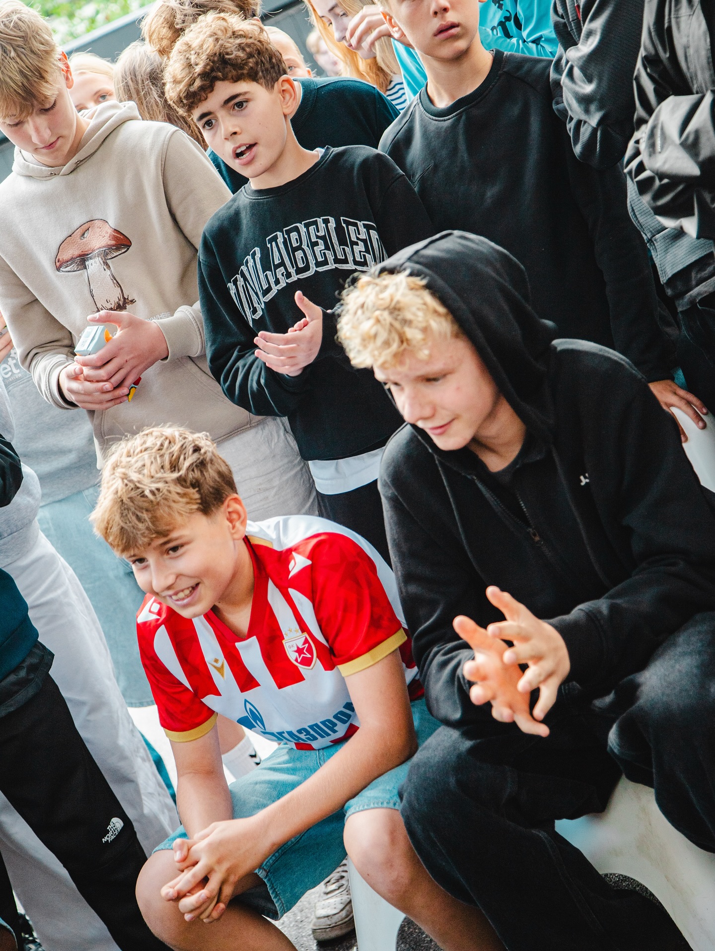 11.09.25 ⚡️
@ung2610 ved virkelig, hvordan man sparker en sæson i gang! 🚀
Denne gang stod den på en kæmpe Street Day, hvor de unge kastede sig ud i alle de fede aktiviteter – og samtidig fik et sneak peek på de mange fantastiske fritidshold, som Ung2610 tilbyder i denne sæson! 🔥
Tjek dagen ud 📸
#Ung2610 #ungecenter2610 #rødovrekommune #Streetday #panna #Skate #break #basket #Ungdom #Ungevent #ture #fritidshold #ungidanmark