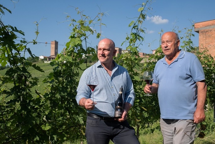 La Spinona’s vineyards are rooted in the finest hillsides of Barbaresco and Novello, with sun-drenched slopes and a microclimate shaped by the Tanaro River. These natural conditions, combined with meticulous handwork, give birth to wines of precision and elegance — from the finesse of Barbaresco and Nebbiolo to the power of Barolo. Guided by a philosophy of respect for nature, the Berutti family cultivates their vines sustainably, using natural fertilization from their Fassona cattle and low-impact treatments. The result: wines that embody the soul of their land, vintage after vintage.
🌿 Explore La Spinona’s unique terroirs through their wines, proudly part of our H. Mercer Imports portfolio.
@la_spinona 
#laspinona #barbaresco #barolo #nebbiolo #piedmontwines #sustainablewine #familyvineyard #hmercerimports