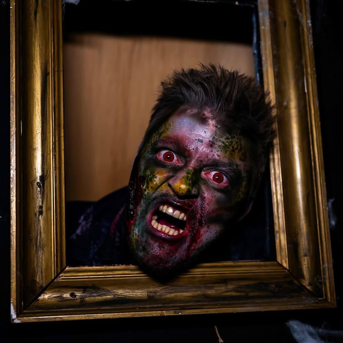 Det er halloween måned 🧟♂️ og her er lidt af det jeg har lavet i Det forladte sommerland sidste weekend 👻 #halloween #halloweenmakeup fotograf Jan Ole Laugesen ……..………………………………………………………………
Du kan booke mig til din begivenhed via Ansigtsmaleren.dk eller på
mail: info@Ansigtsmaleren.dk
Sammen kan vi give børn og barnlige sjæle en uforglemmelig oplevelse 🎨
https://ansigtsmaleren.dk/
https://booking.setmore.com/scheduleappointment/33cac204-1618-4088-8552-63066875d3f1?lang=Danish
#ansigtsmaleren #ansigtsmaler #sminke #makeup #makeupartist #facepaint #bodyart #kropsmaling #makeupfun #børneglæde #gladebørn #BookTilDinBegivenhed #bookEnAnsigtsmaler #BookAnsigtsmaler #ansigtsmalinghitter #ansigtsmalerhit
#specialfxmakeup #specialfx #specialfxartist #specialeffects #sfxmakeup #sfx #sfxmakeupartist #airbrush #onlyairbrush #proaiirhybrid