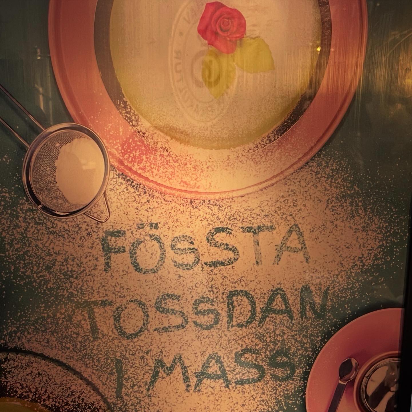 Stort tack Jönköping för den här gången! Vår lilla förskole-turné här har lidit mot sitt slut. 27 föreställningar på 14 olika förskolor för närmare 1000 barn! Härligt! Nästa stop för ”min mamma är snabbare än din” blir Skåne. Trevlig helg! 🏃🏻♀️➡️🏃🏻♀️➡️🦈🚕🏍️🐠