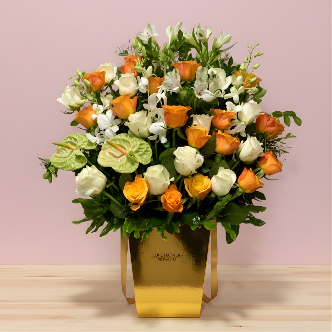 Golden elegance in every petal 🌼✨
A bouquet that speaks luxury without saying a word. #HopeFlowersCairo https://hopeflowers.net