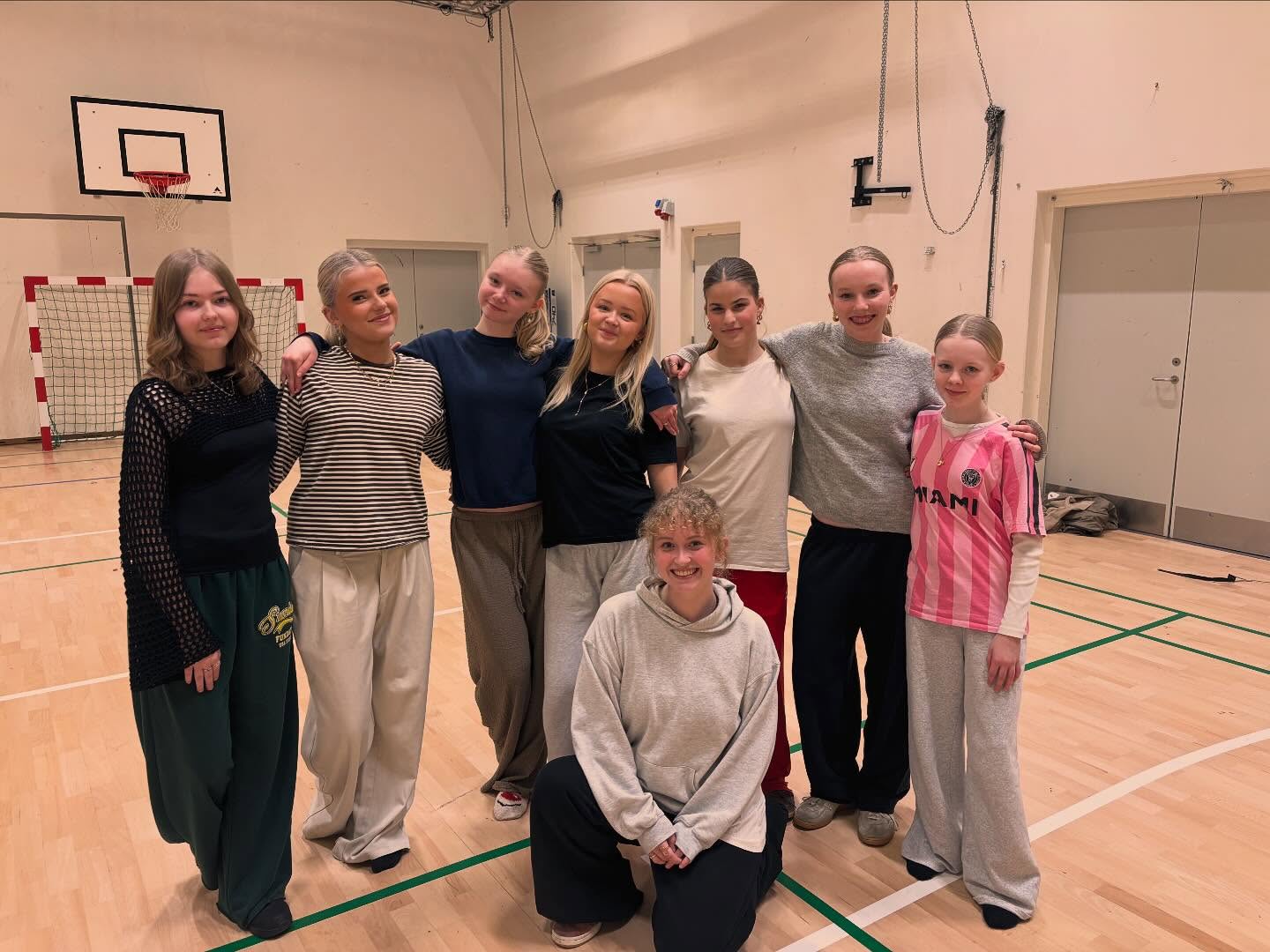 I dag var der afslutning med Hiphop i Søften🔈🧢
Den stod på chokoladekiks og opvisning for forældre og andre nysgerrige sjæle💫
Det var tydeligt at der er brugt mange timer på dansegulvet, for hold da op hvor var de dygtige🤩👌🏼