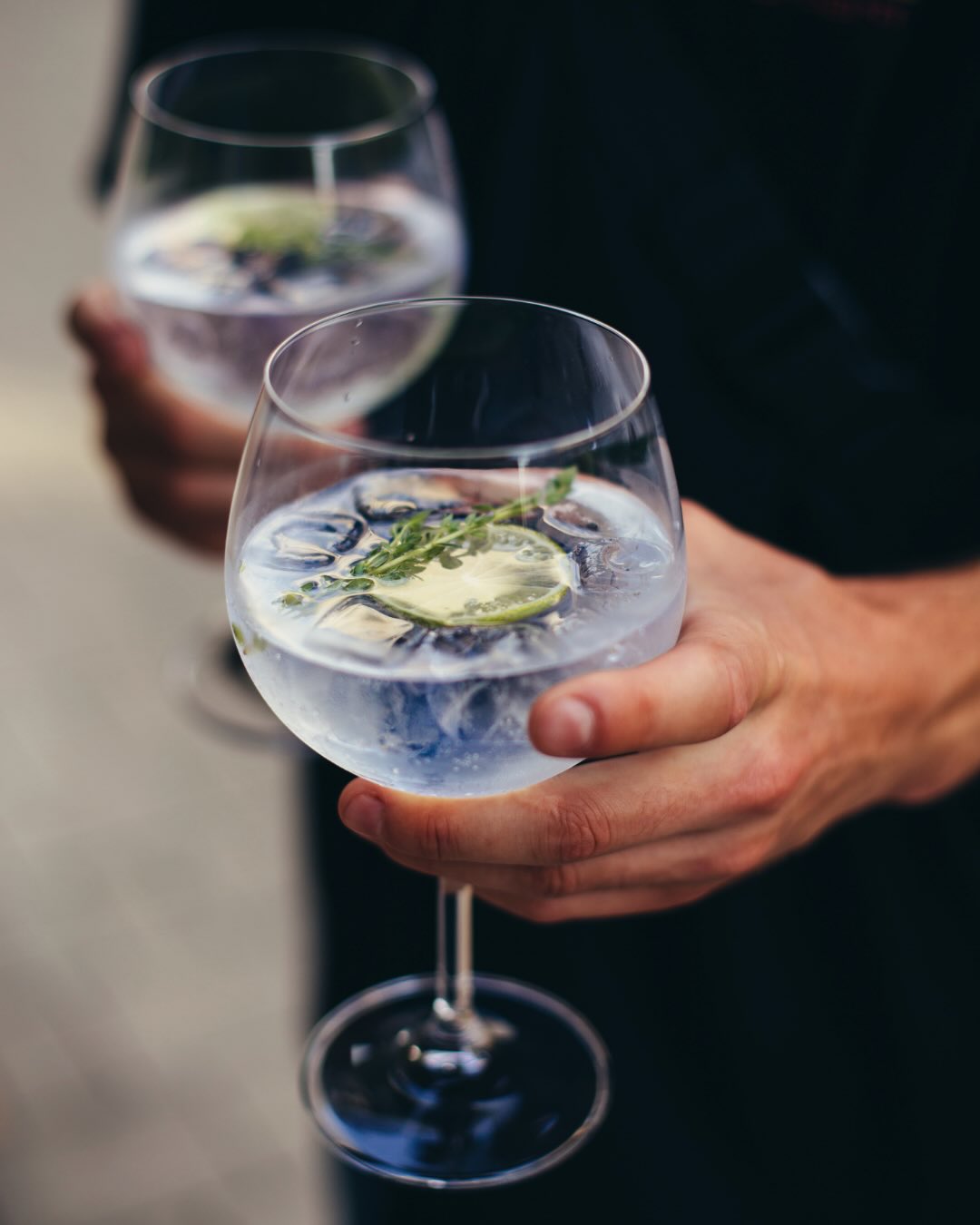 Ginprovning med Brandstar Alliance! 🍸
Den 9 maj bjuder vi in till en smakresa tillsammans med fantastiska @brandstar_alliance. Här får du upptäcka gin med inspiration från sveriges natur, mystik och magi. Under kvällen provar vi tre internationellt uppmärksammade sorter: Enastående, Stjärnklar och Supermåne. Efter provningen väntar en vällagad middag med varmrätt och dessert i Orangeriet.
Vill du göra kvällen ännu lite bättre? Kombinera provningen med övernattning på Herrgården. Kryp ner i en skön säng och vakna upp till hotellfrukost i lugnet vid Dalälven. 🌿🤍
När: 9 maj från kl. 18.00
Pris för provningen: 895 kr/ per person
18+ gäller
Säkra din plats!
info.gysingeherrgard@julahotell.se
0291 – 73 46 00
