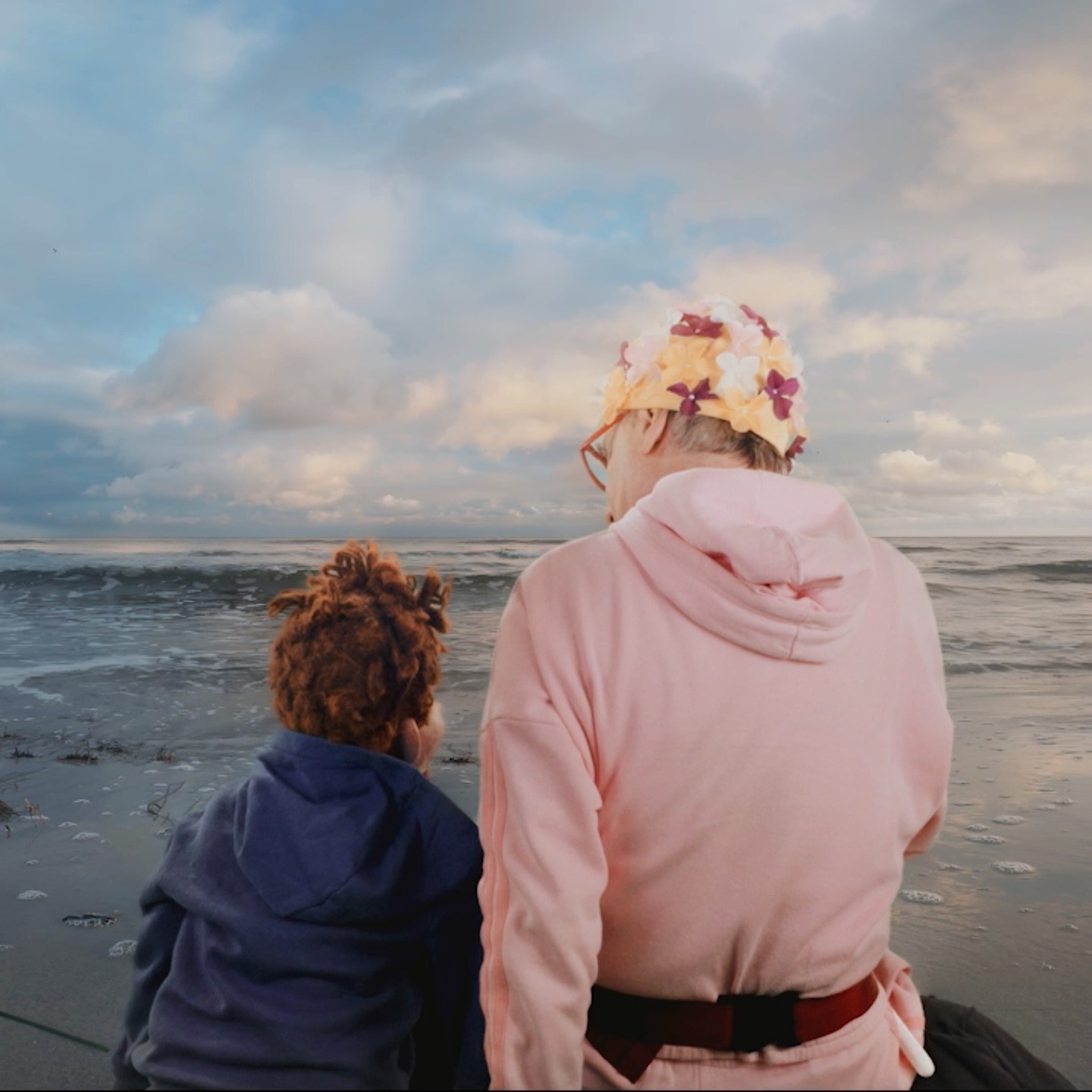 Kolla in Alex och Closettes nya musikvideo! ☁️💦☔️
"Blip Blop – det börjar alltid om!", featuring Toafen (official video).
Länk i profilen 👆 Artists: Toafen & Alex
Musik: Anders Jansson & Rickard Folke
Lyrics: Johan Ehn, Anders Jansson
Director: Gustav Boman
Photographer: Mattias Flinck
Additional video: Tomas Boman
Script: Johan Ehn
Producer: Gustav Boman
Editor & Visual effects: David Nord
Sound mix: Peter Moore Se fler filmer på "Häng med Alex!" – en YouTube-kanal som tar vid där föreställningen SPOLA ROLL slutar #teaterbarbara #hängmedalex #spolaroll #postkodeffekten #youtube