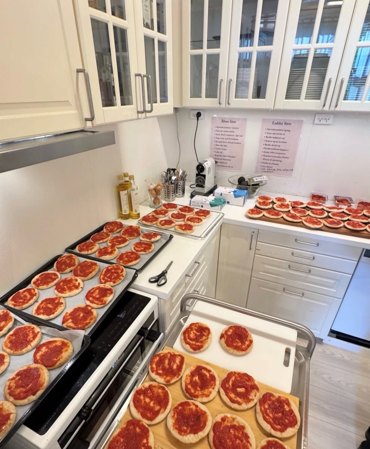 Klub3050 har formået at lave 90 mini pizzaer på én aften 🍕🤯
#Ungfredensborg🧡 #klub3050 #klubaften #aktiviteter