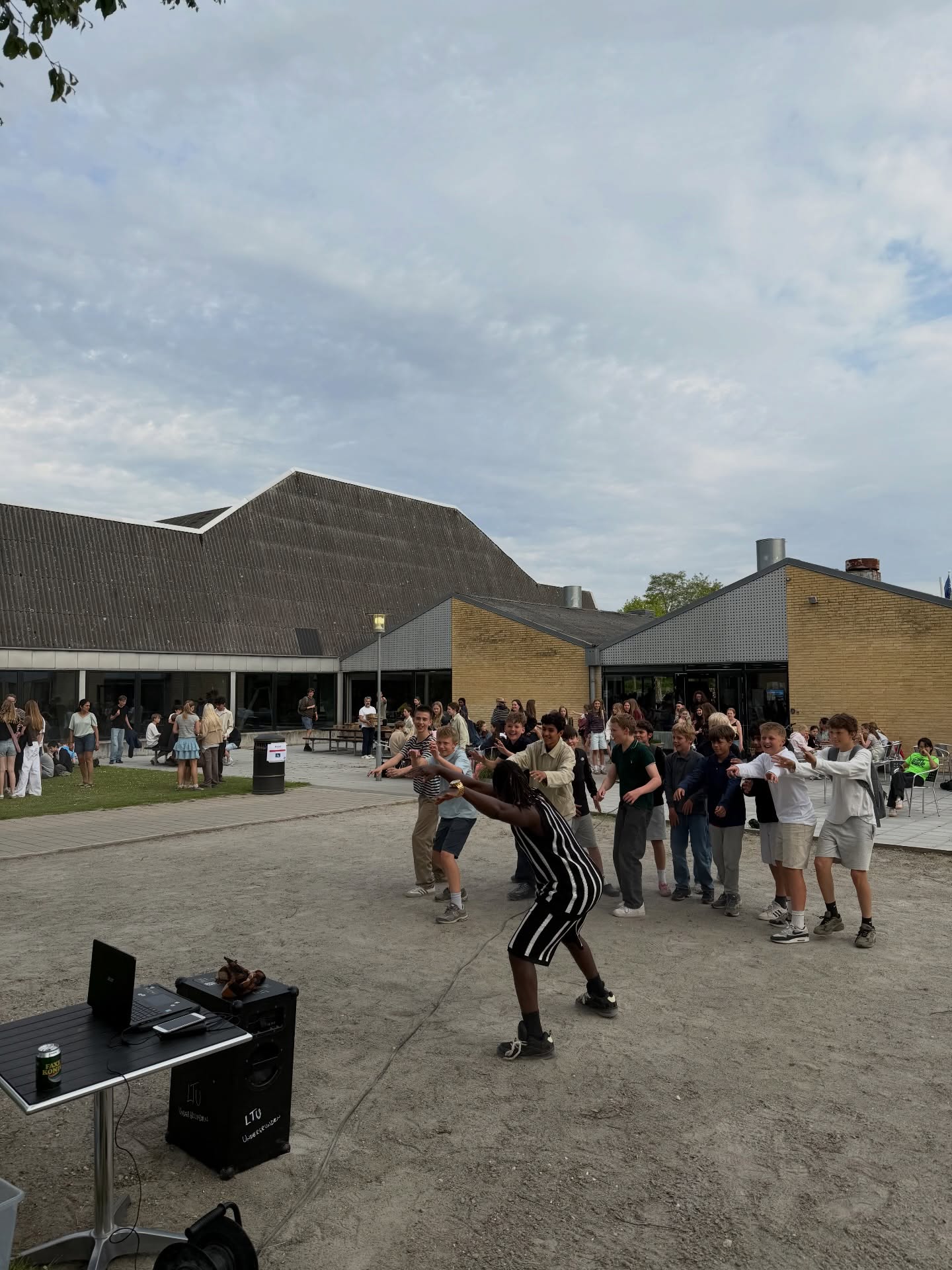 Open Friday 29.05.26 #1 📸✨
Tak til alle der kom til Open Friday og var med til at gøre dagen til noget helt særligt 🙌
#LTU💙 #openfriday #ungilyngbytaarbæk #Ungdom aktiviteter
