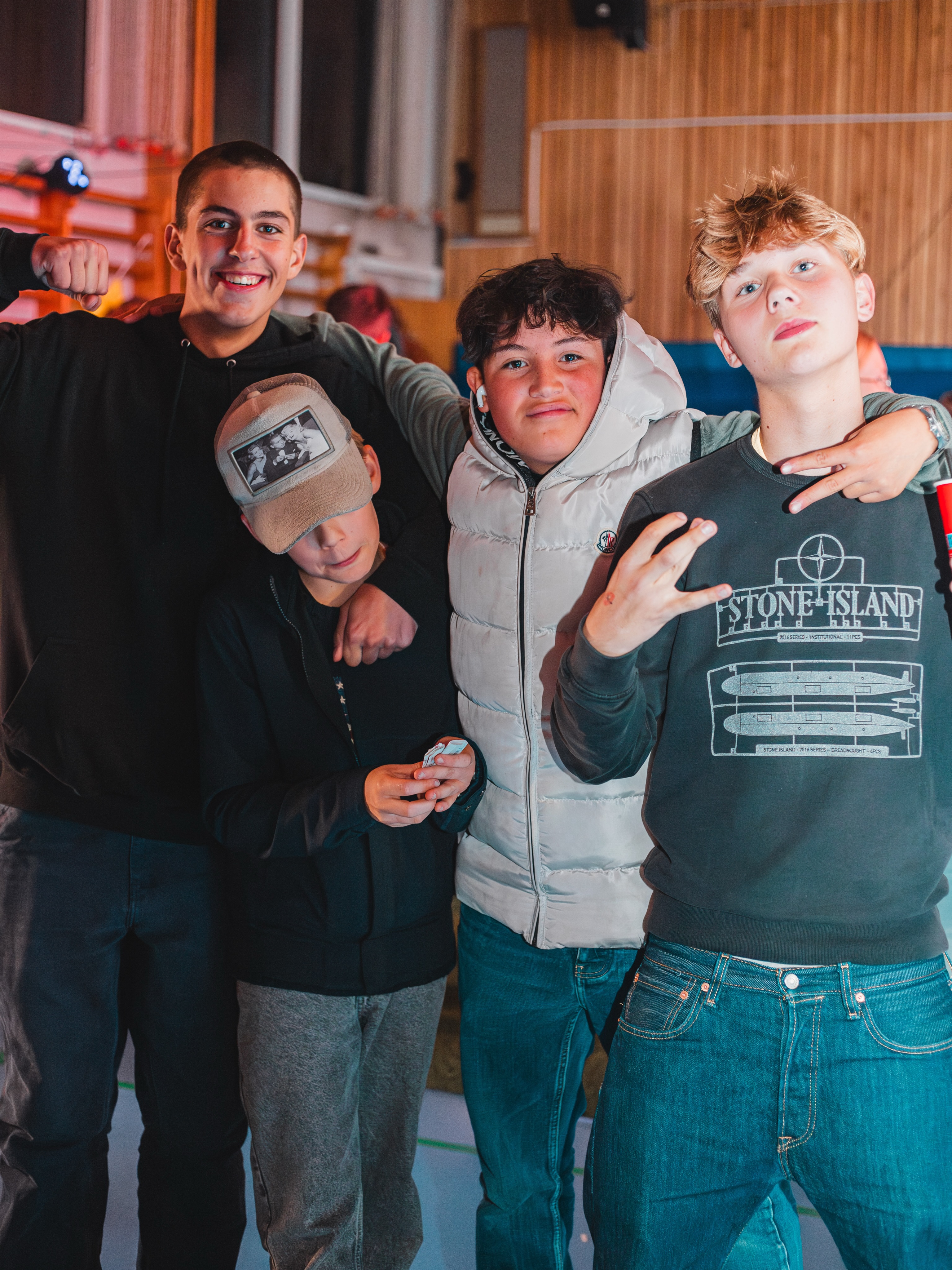 LTU inviterer til UngFest for alle 7.-8. klasser fredag den 2. oktober 2026 🎉
UngFest har det vildeste diskotek klar til jer og masser af underholdning!
Vi har fyldt aftenen med forskellige loungeområder: ↘️
🪩 Glæd dig til vores DJ fyrer op for festen med et kæmpe lysshow!
👾 Gaming Lounge: Med Playstation , computerspil m.m.
💋 Festival-makeup med glimmer og perler instrueret af proffesionel make-up artist!
🎧 Silent Disco: Dans i dit helt eget univers med dine venner imens I har høretelefoner på og hører hver sin musik! Nu med live DJ.
📸 MySelfie: Stil dig foran kameraet, smil og få et minde med hjem fra en uforglemmelig aften!
⚡️ Basketmaskine, boksemaskine, gladiatorbane og sumobrydning.
🍬 Bar: Vi har fyldt baren med snacks, toast, slusch ice, sodavand m.m., som kan købes hele aftenen!
🔥 og masser af konkurrence og overraskelser!
Det koster 75 kr. at deltage
OBS! Når først beløbet er indbetalt, refunderes de ikke
Festen er naturligvis alkohol- og røgfri.
Tilmelding via.
🌐 www.LTU.dk
𝗟𝗜𝗡𝗞 𝗜 𝗕𝗜𝗢
@ltu.dk 👈
#LTU💙 #UNGFEST #2026