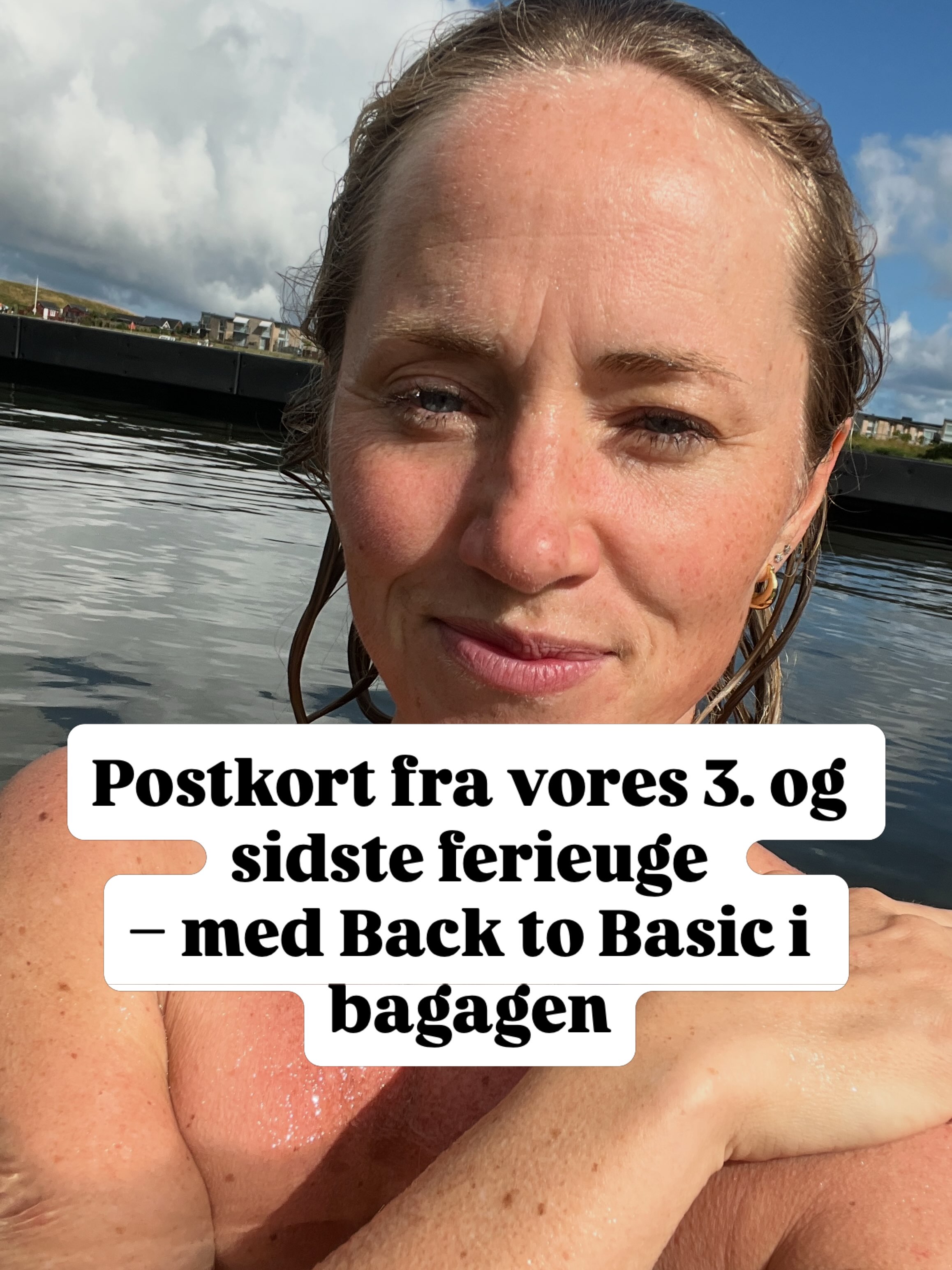 Måske har din ferie også været lidt af det hele ❤️
Oplevelser, aftaler, mennesker, senere aftener og dage, hvor rytmerne har fået lov til at flyde lidt mere.
Og måske også dage hjemme. Hvor der ikke skulle ske så meget.
Det er i hvert fald sådan, vores 3. ferieuge har set ud.
Og noget af det, jeg selv forsøger at holde fast i midt i alt det, er lidt af det basale. Nogenlunde søvn, måltider, pauser og plads til at lande.
Ikke for at gøre ferien til hverdag eller få det hele til at gå op.
Men fordi din krop ikke holder ferie fra sine behov, bare fordi du gør 🪫🔋
Og det er netop i min forståelse af sundhed meget værd at være nysgerrig på:
Hvad hjælper dig med at have energi til oplevelserne? Overskud til dem omkring dig? Og nærvær nok til faktisk at være i det, du gerne vil være i?
Det basale behøver ikke styre din ferie.
Men det kan være den base, der gør det lidt lettere at være DIG i din ferie❤️
Det er meget af det, Back to Basic handler om for mig.
At forstå dine basale behov bedre – ikke for at få endnu flere ting, du skal lykkes med, men for at blive klogere på, hvad der faktisk hjælper dig med at have energi, overskud og nærvær til det liv, du gerne vil leve.
Hvis du er nysgerrig på det perspektiv, har jeg samlet det i mit ‘Back to Basic-webinar’, hvor jeg folder tankerne om metoden ud, og gør dem konkrete, så du kan begynde at kigge på dit eget liv og dine egne behov med lidt mere forståelse og nysgerrighed – og forhåbentlig mindre skam og dårlig samvittighed ❤️
Du kan hente webinaret via linket i min bio.
#hverdagsliv #sommerferie #moderskab #madro #kropsro