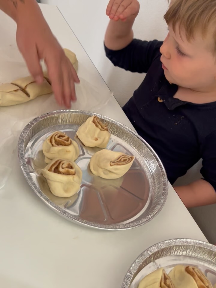 Evigglad knækker cancer 2026 er hermed skudt i gang ♥️De sødeste mini bagere slår sig endnu engang sammen i kampen for at samle så mange penge ind som muligt vha fredagslækkerier de næste 6 fredage 👩🍳👨🍳💪Vi har de bedste børn her i Evigglad , men vi har også de bedste forældre ( og bedsteforældre ) som altid støtter op omkring vores “gode ideer “ 🥰Uden jer - ingen donation 🙏♥️